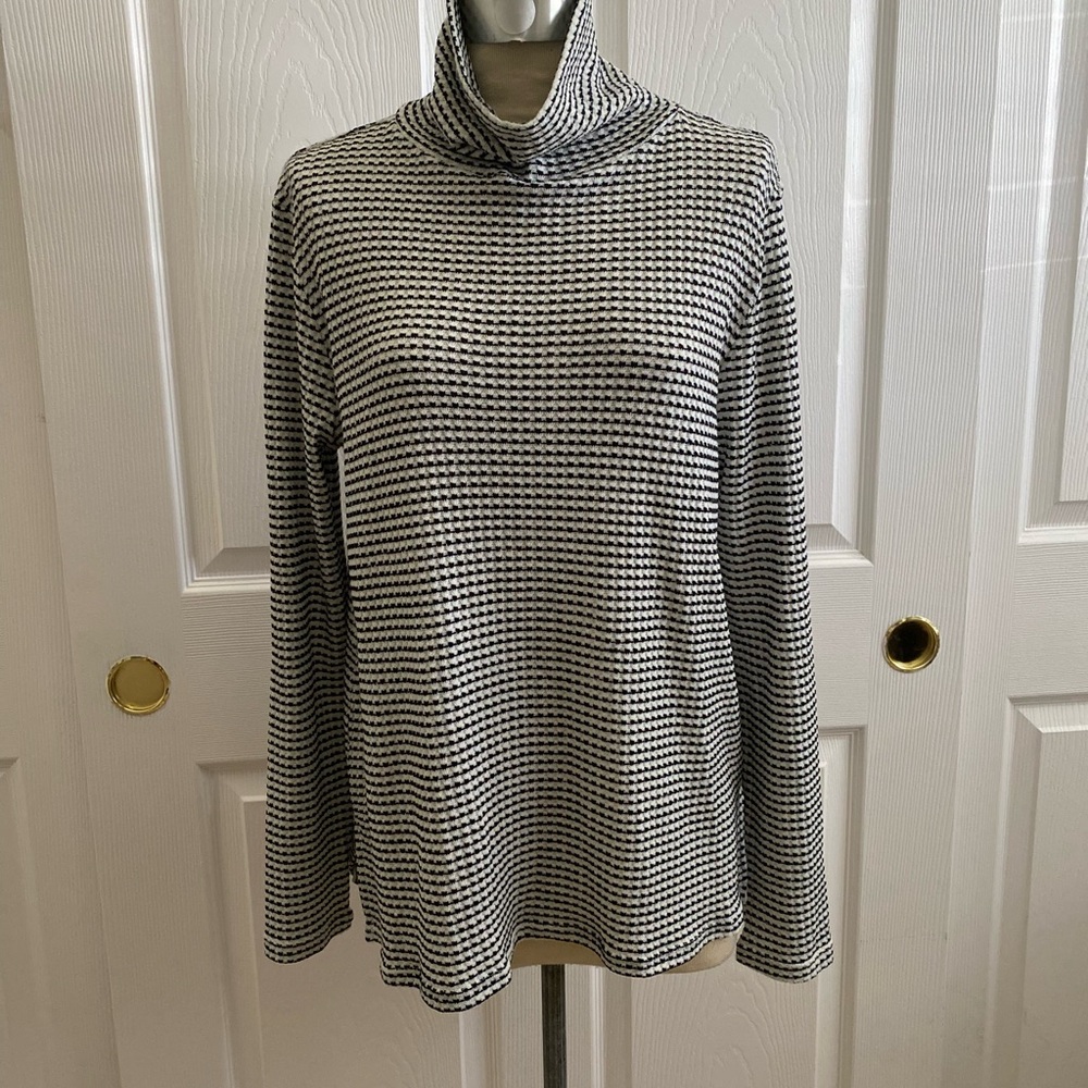Mudd Monochrome Knit Top